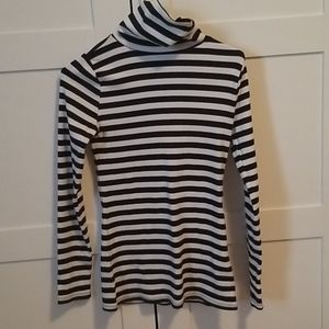 Black and white striped ribbed turtleneck shirt